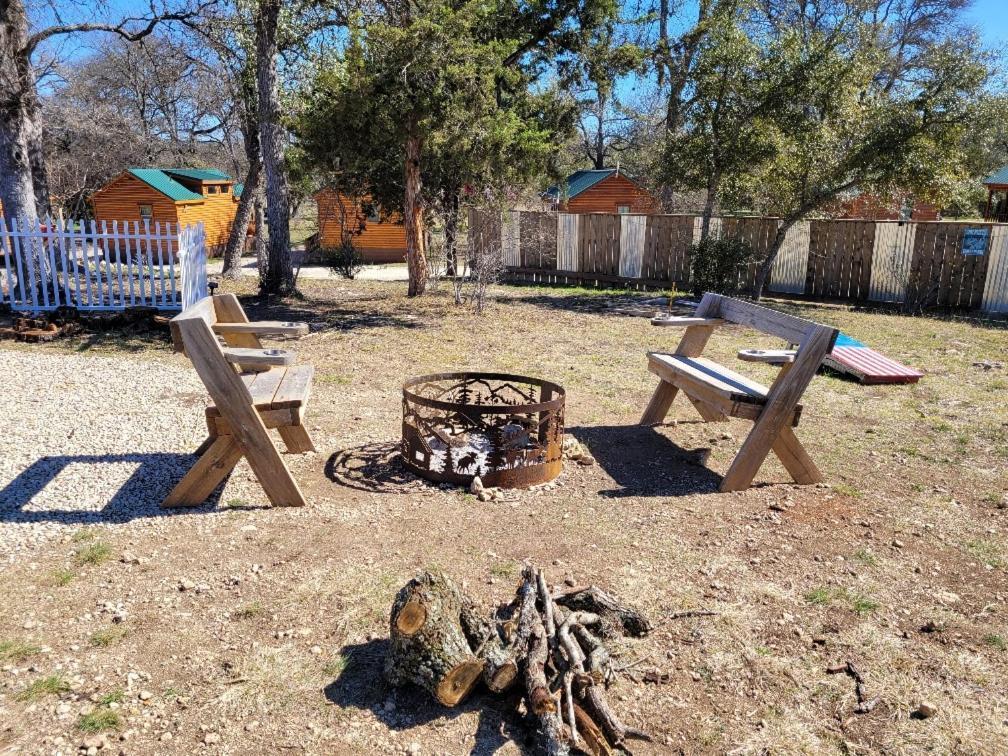 Al'S Hideaway Glamping Tents Hotel Pipe Creek Exterior photo